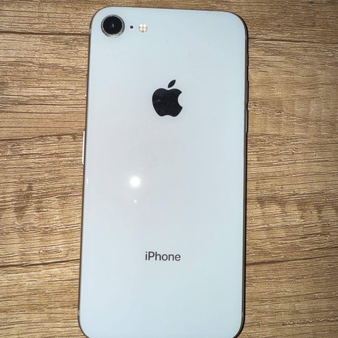 Apple iPhone8シルバー