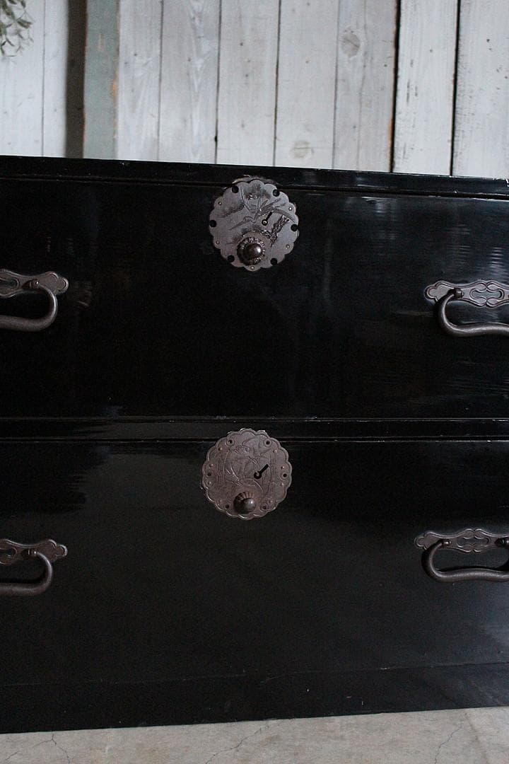 綺麗な丸金具庄内箪笥　2段 　 中桐製