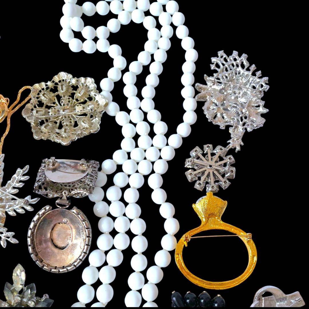 BLACK FRIDAY福袋☆ブラック&クリアカラー19点☆ブランドブローチ多数