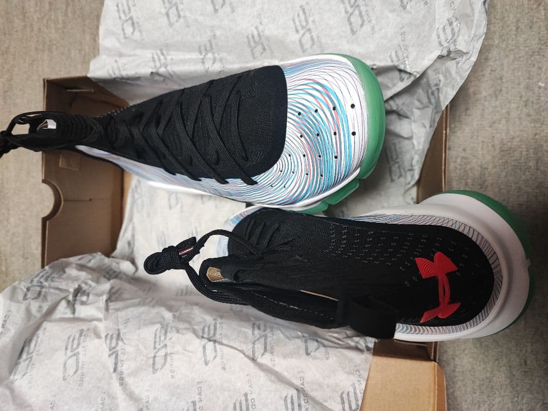 ●UNDERARMOUR CURRY 4 “More Magic” 29cm