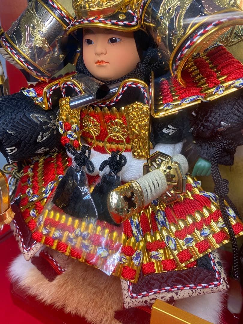 東京久月　五月人形　家紋付き若大将飾りオルゴール付六角ガラスケース入