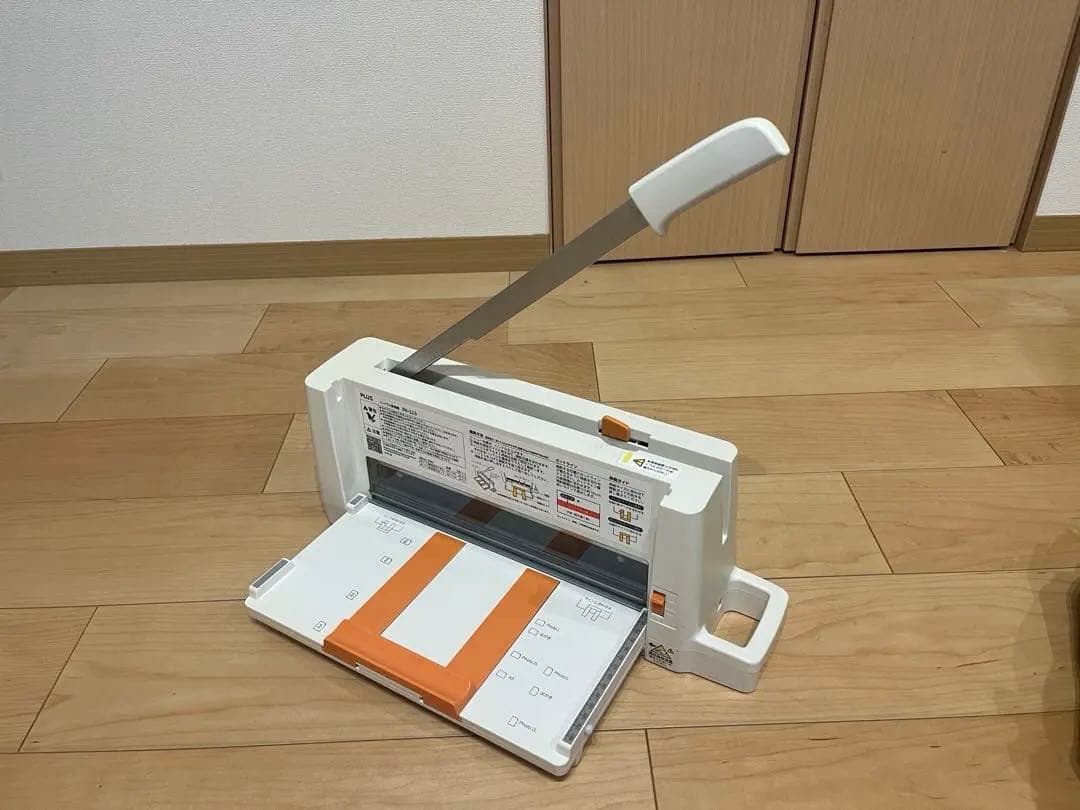 PLUS 裁断機 P-113 A4対応