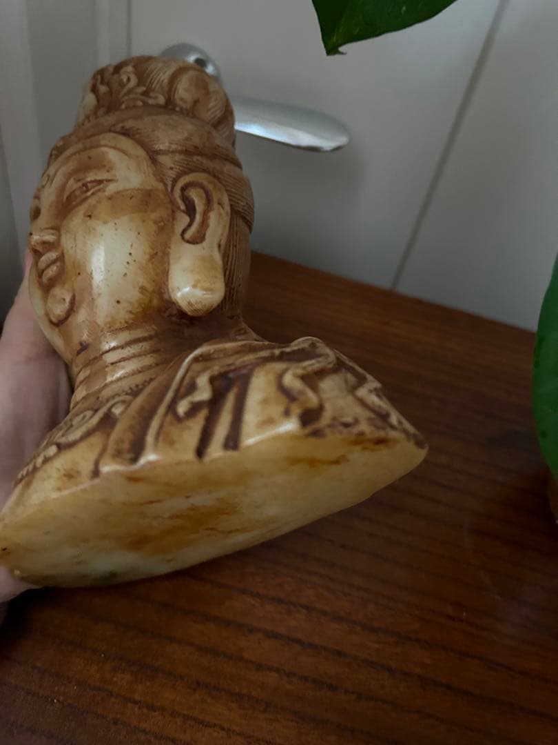 観音菩薩　玉石彫刻　置物　縁起　お守り 箱付き