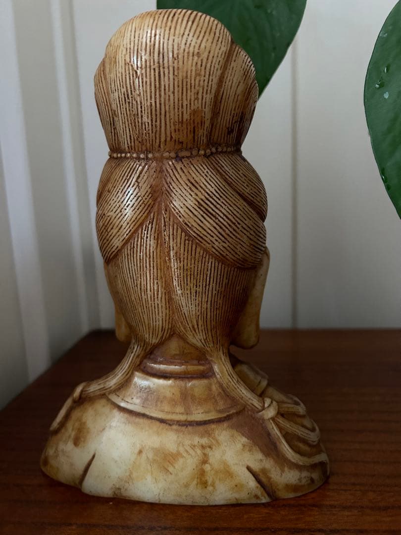 観音菩薩　玉石彫刻　置物　縁起　お守り 箱付き