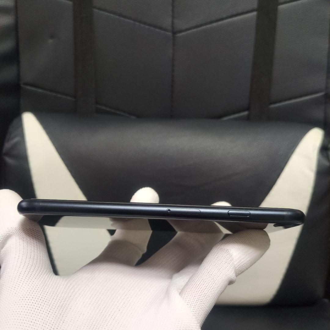 66 iPhone　se3 第3世代　64gb SIMフリー　黒　ブラック 訳