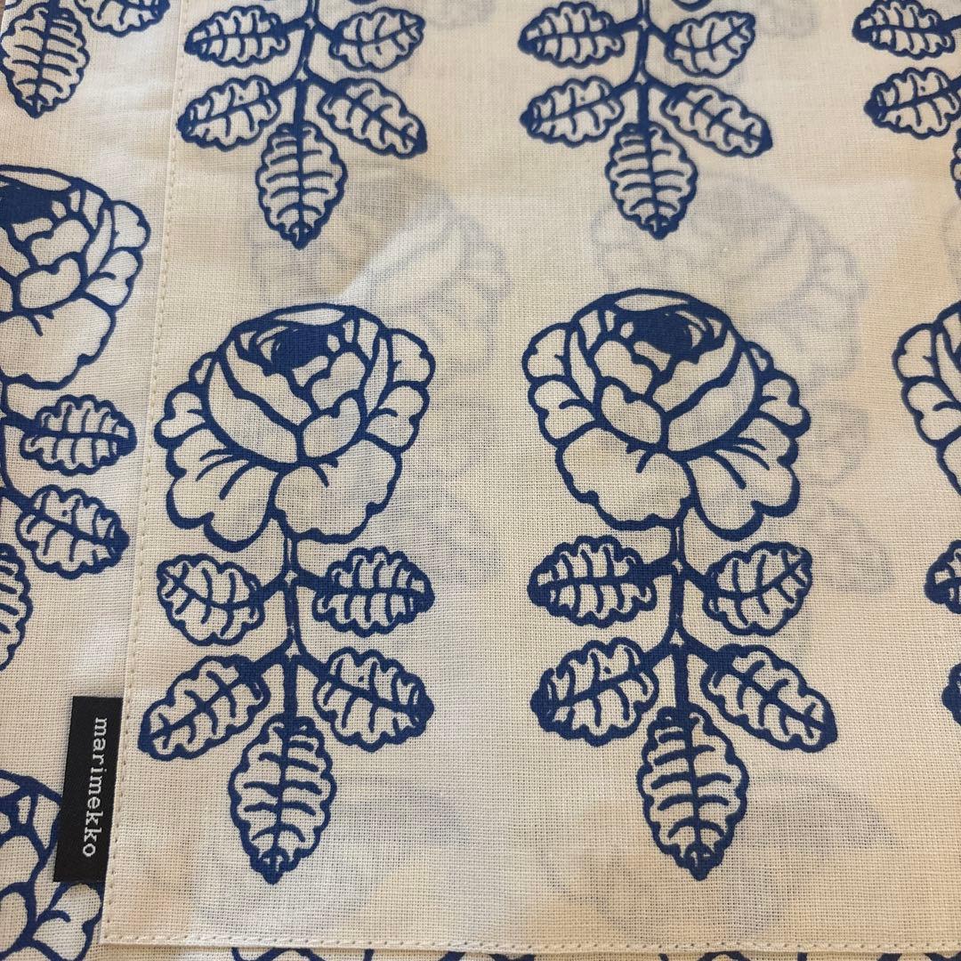 新品　marimekko マリメッコ　エプロン　ヴィヒキルース　ネイビー×きなり