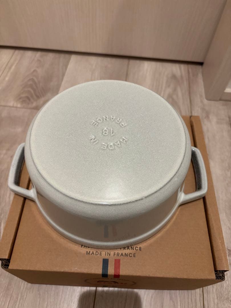 STAUB ラウンドココット カンパーニュ
