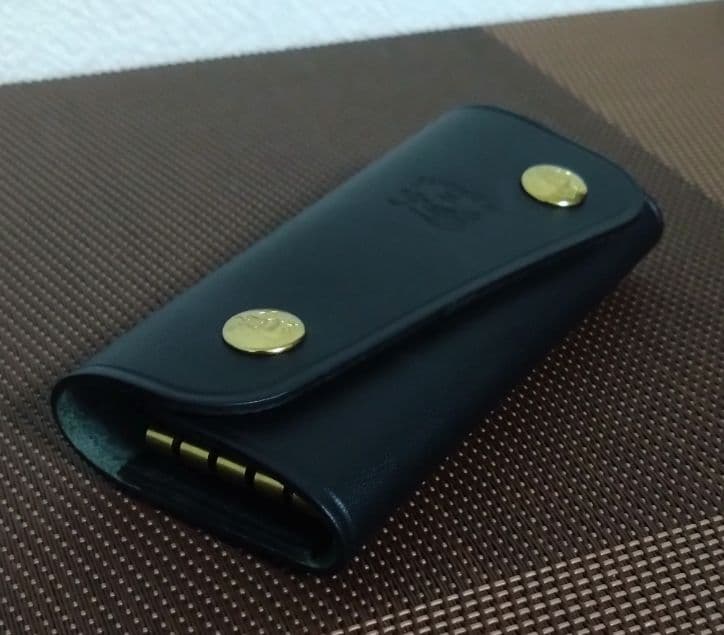 イルビゾンテ・キーケースホルダーブラック