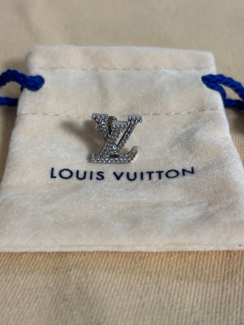 LV アイコニック ストラスピアス