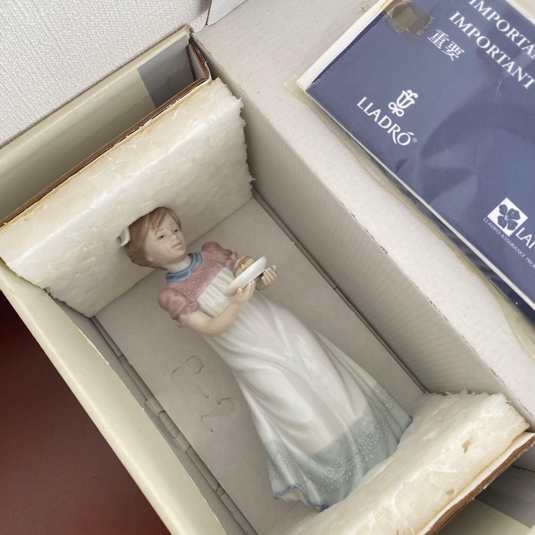 LLADRO リヤドロ 『 ハッピーバースデー 』 置物