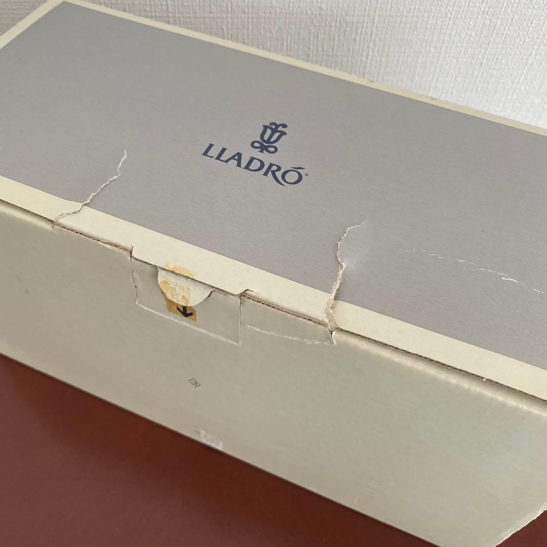 LLADRO リヤドロ 『 ハッピーバースデー 』 置物