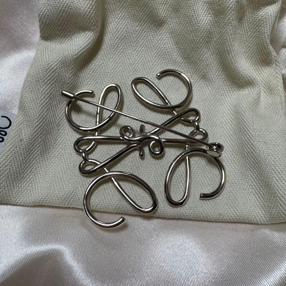 LOEWE アナグラムブローチ（メタル）