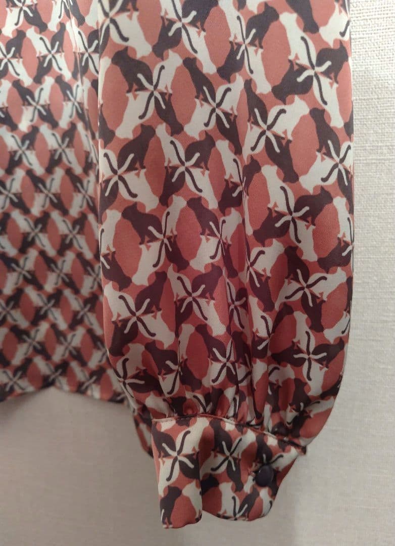 ANAYI アナイ キャットプリントパフスリーブ ブラウス　ピンク系　38