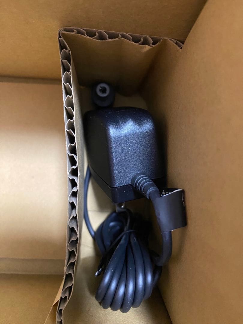 【新品】Makita 充電式クリーナー CL116DWR 本体、充電器付き