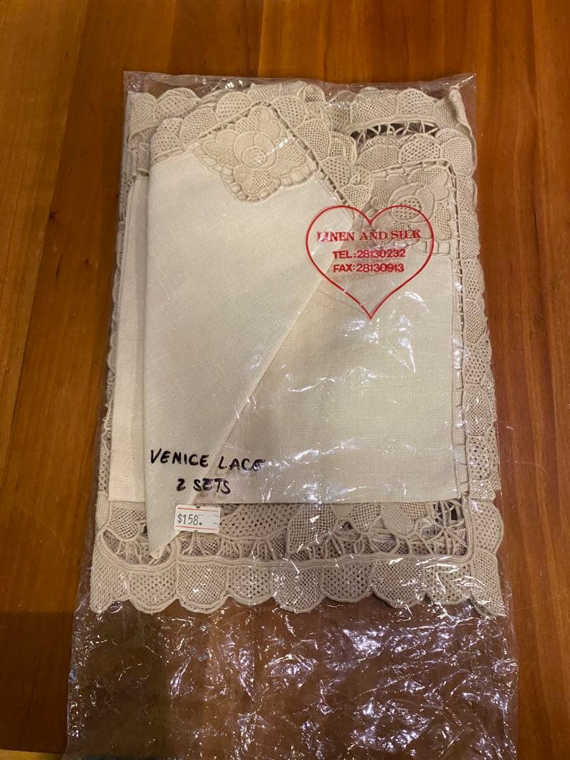 【新品/未使用】LINEN&SILK 花柄レーステーブルクロスとナプキン2セット