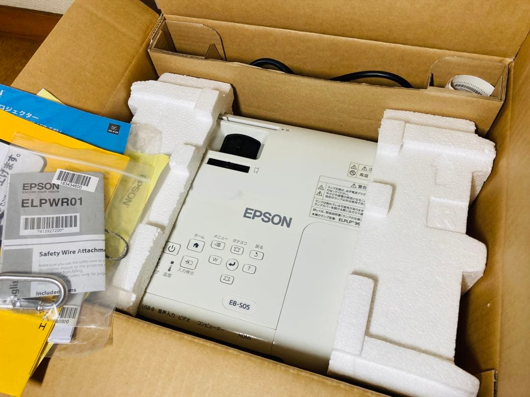 【EPSON】プロジェクターEB-S05 エプソン