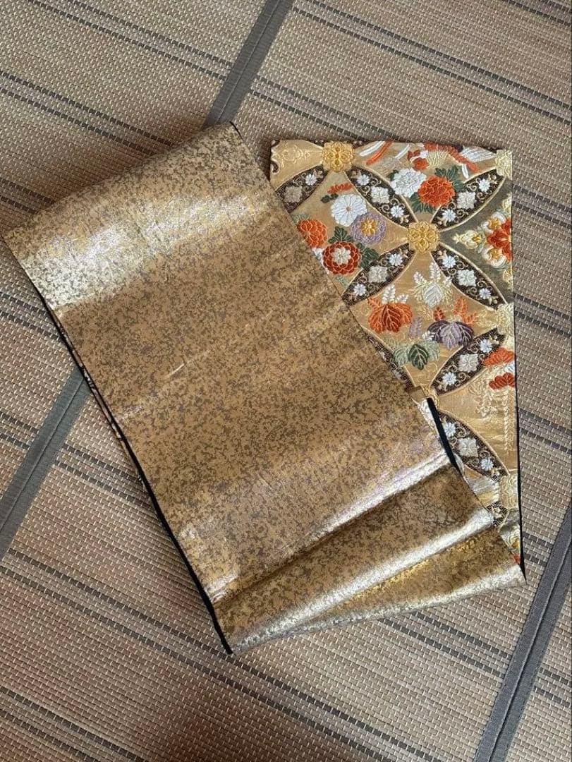 レトロでモダン素敵！未使用品しつけ糸付き　黒留袖　京友禅　金駒刺繍