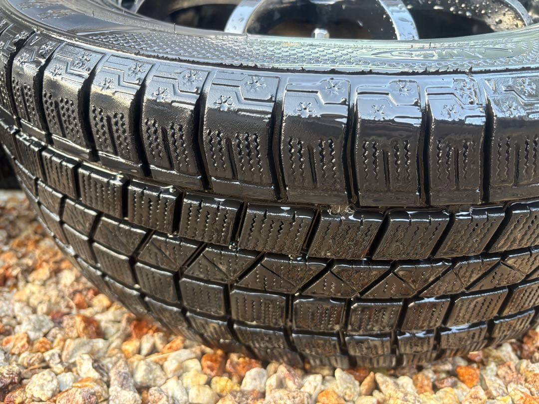 【緊急値下げ】205/55R16 スタッドレスタイヤ４本セット　黒のナット付き