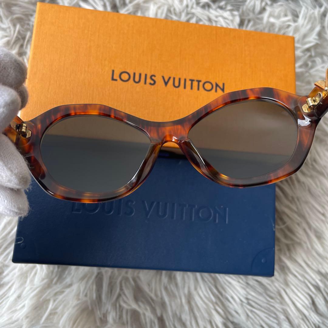 【極美品】ルイヴィトン サングラス エッセンシャルV E2374E