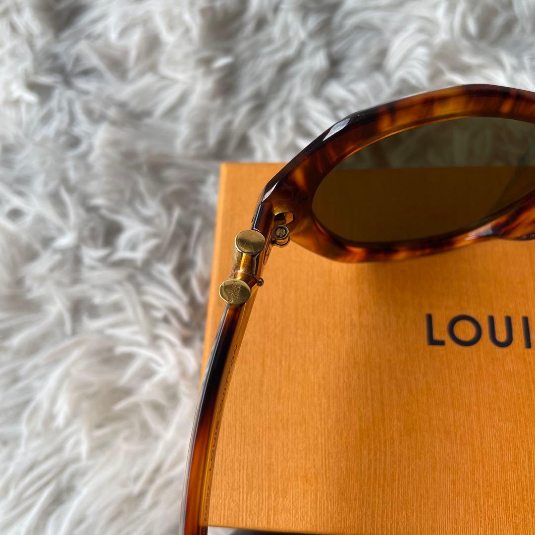 【極美品】ルイヴィトン サングラス エッセンシャルV E2374E