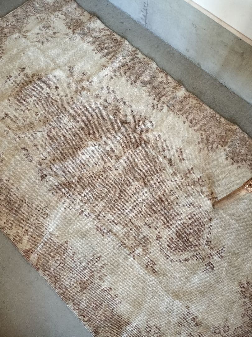 ベージュとミルクティーのヴィンテージラグ　雅姫さんNo.685