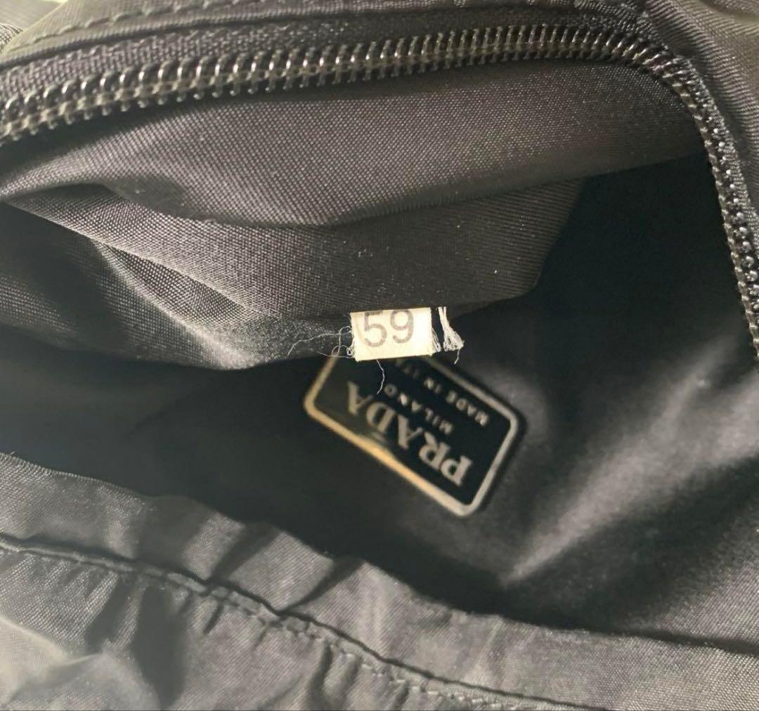 Prada　ショルダーバッグ　サコッシュ　ブラック　プレートロゴ　イタリア製