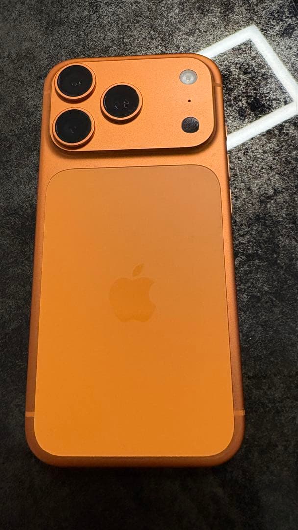 【美品】Apple iPhone17pro 256GB ケース付き