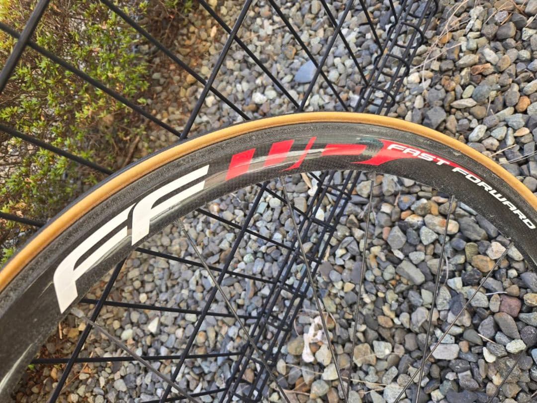 FFWDF4R チューブラータイヤ カーボン製