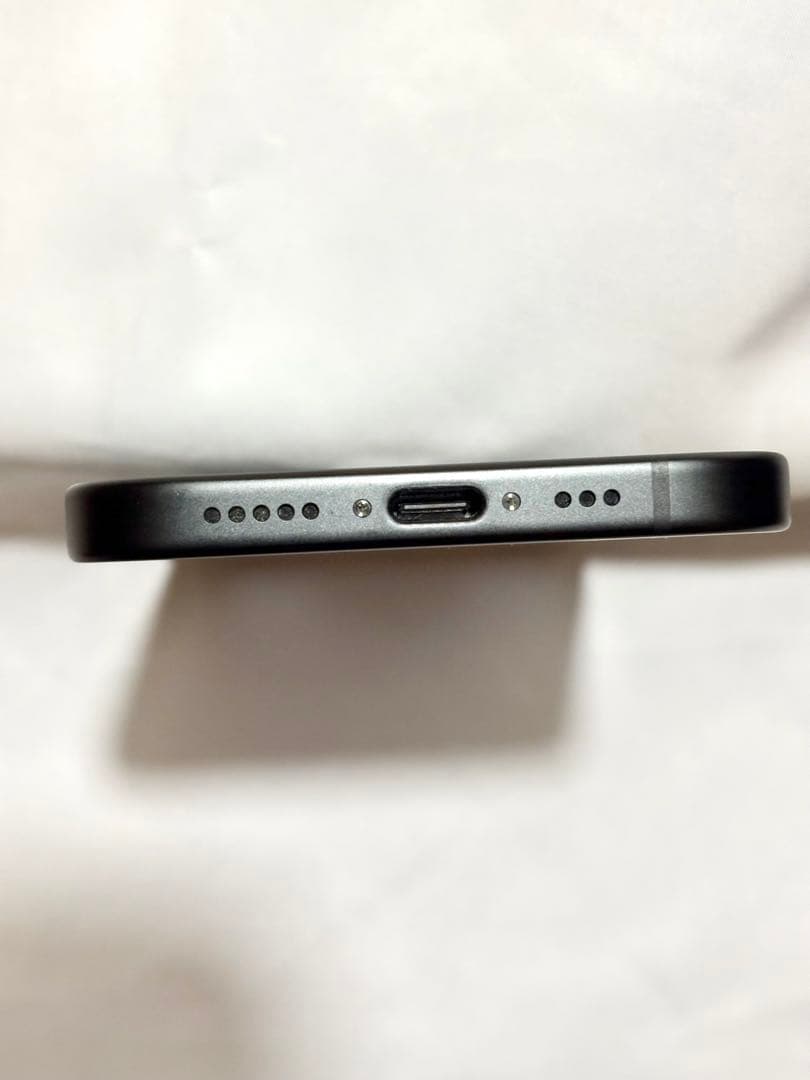 【美品】Apple iPhone 15 ブラック　本体