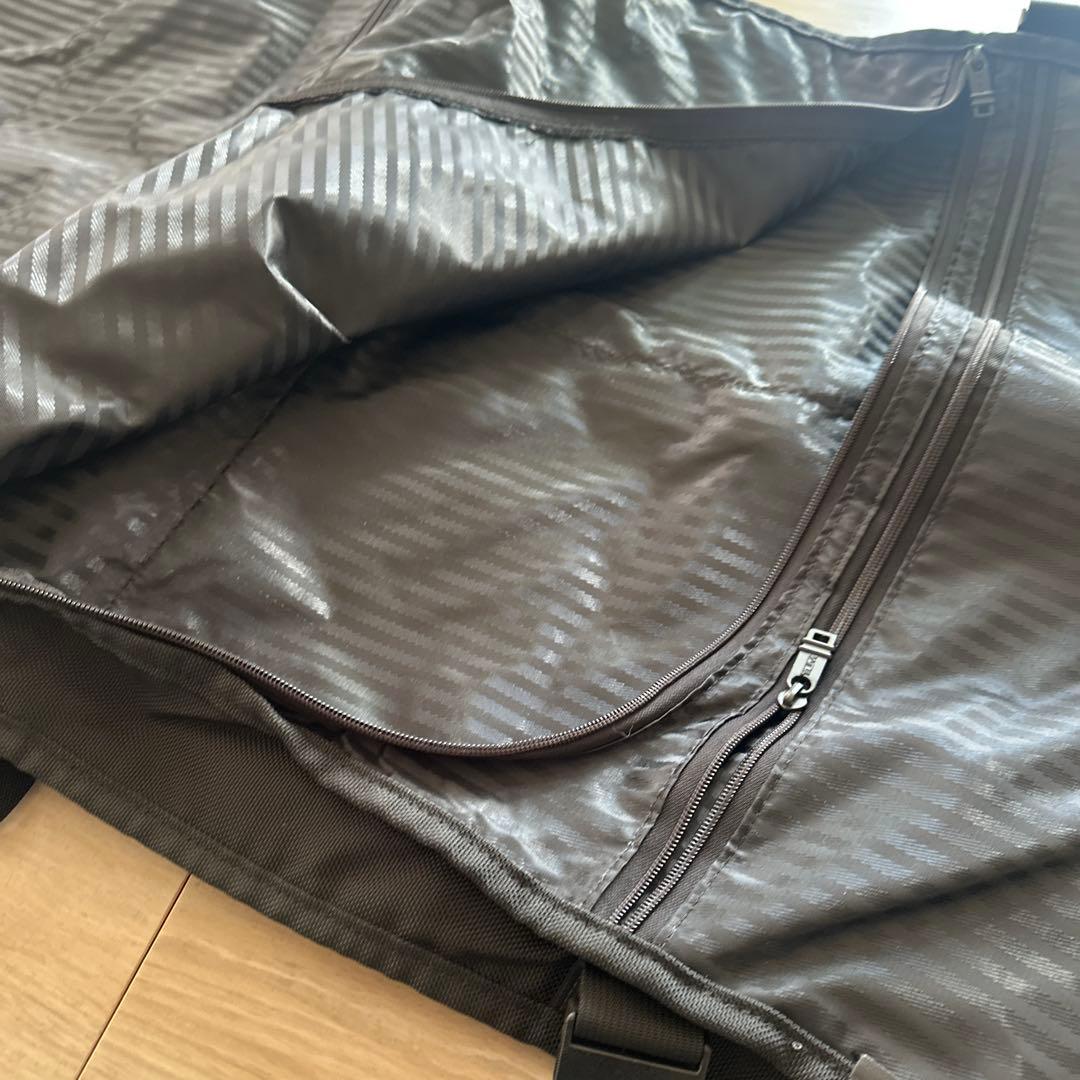 TUMI ガーメントケース