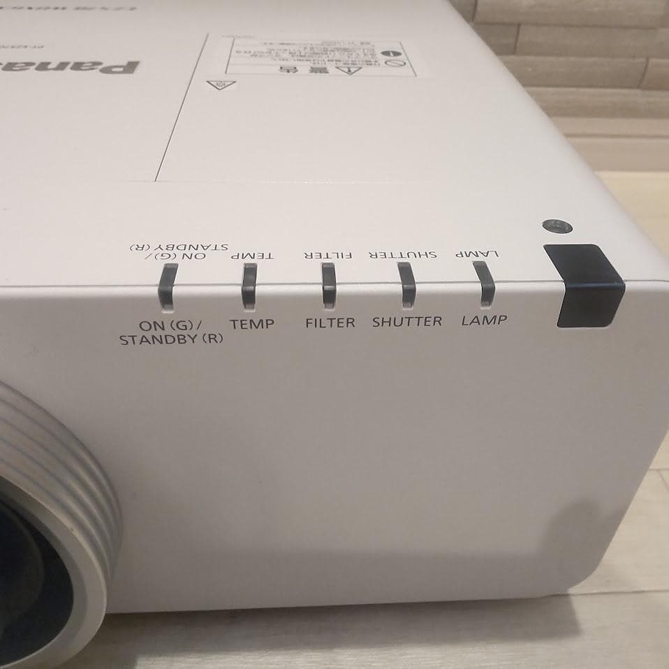 Panasonic パナソニック 業務用プロジェクター PT-EZ570