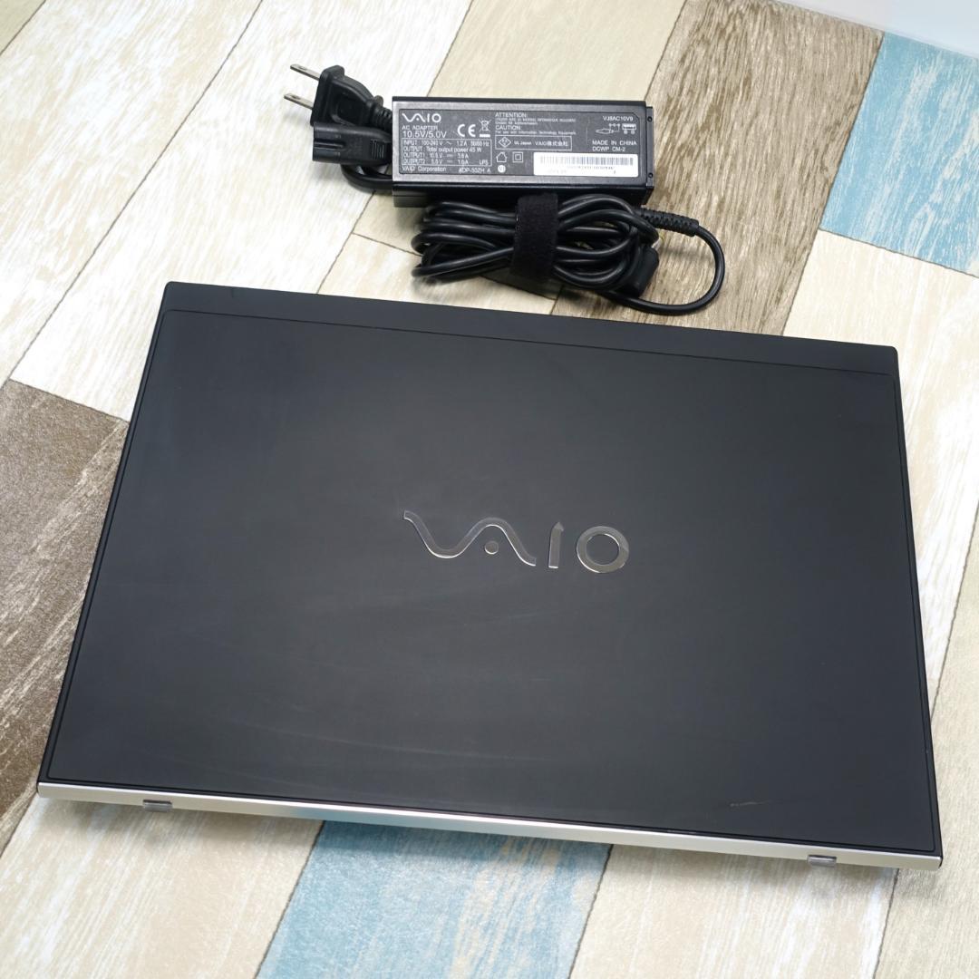 高年式の小型軽量モバイル✨第１０世代コアｉ５に超高速ＳＳＤ＆１６Ｇメモリ✨日本製