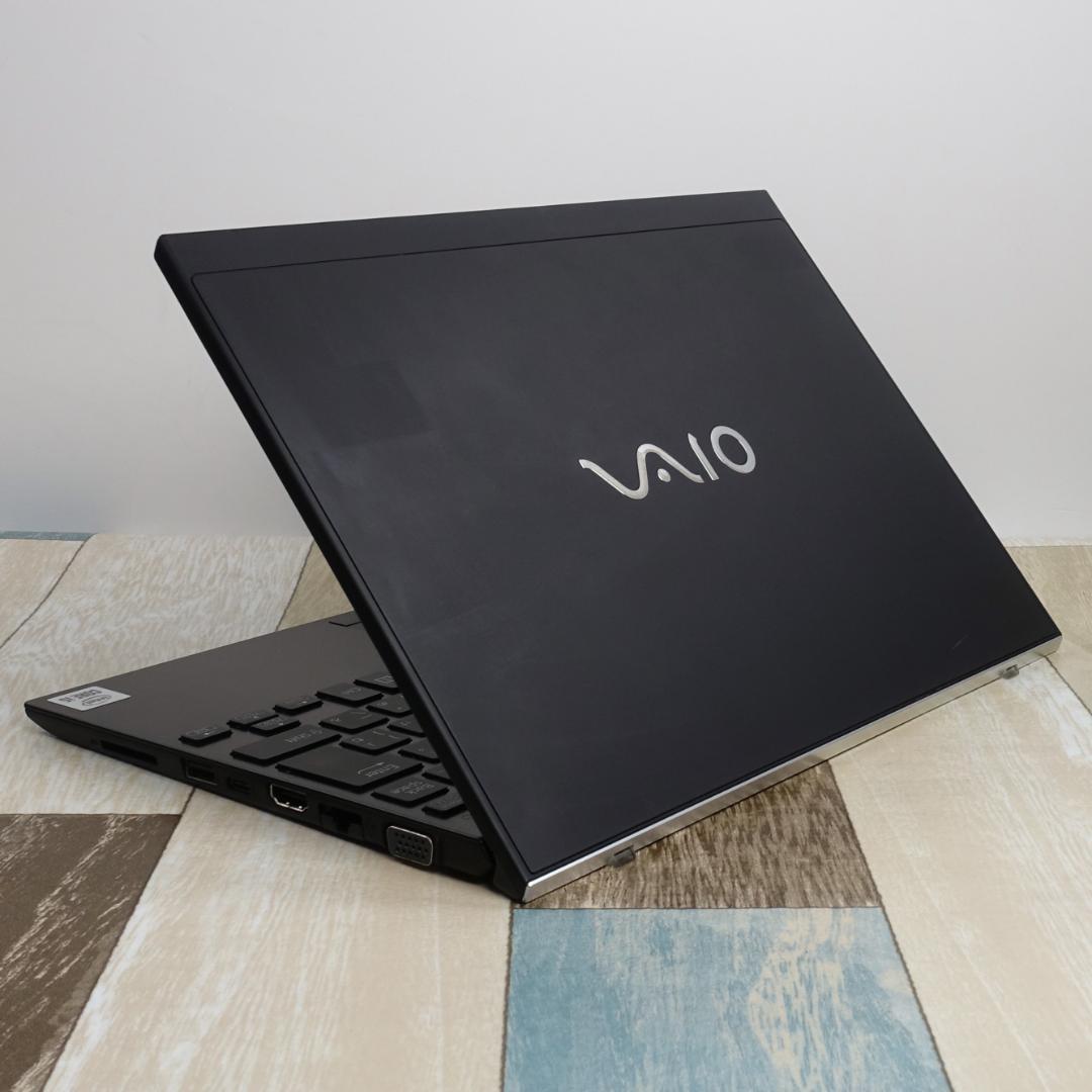 高年式の小型軽量モバイル✨第１０世代コアｉ５に超高速ＳＳＤ＆１６Ｇメモリ✨日本製