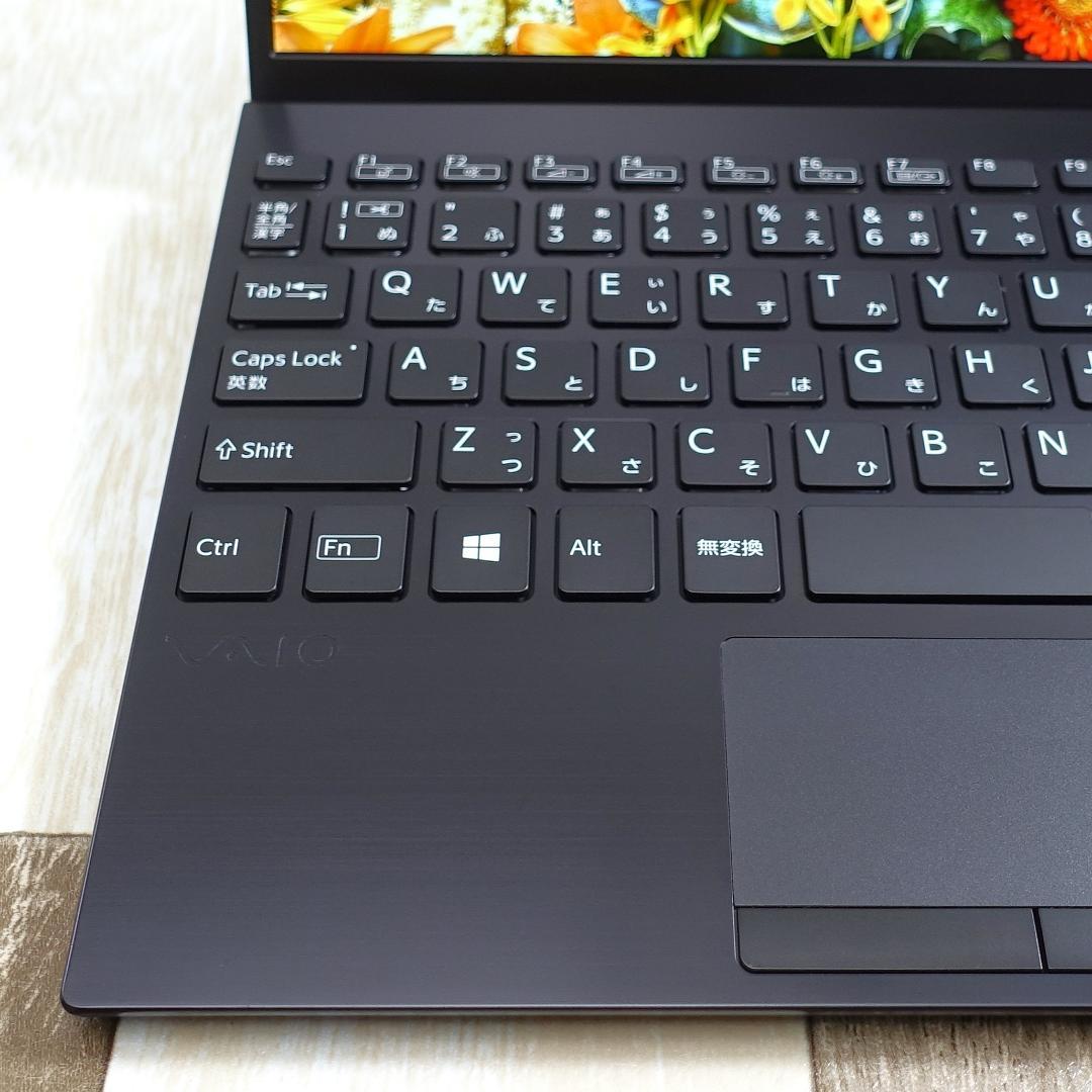 高年式の小型軽量モバイル✨第１０世代コアｉ５に超高速ＳＳＤ＆１６Ｇメモリ✨日本製