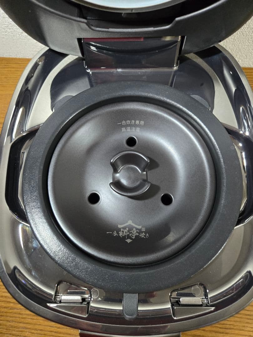 超美品　タイガー土鍋可変圧力IH炊飯器 ご泡火炊き 液晶タッチパネル