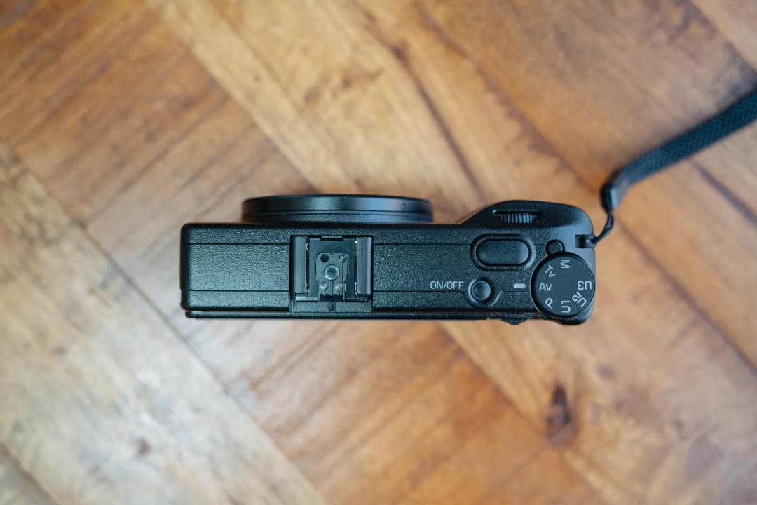 【撮影1714回】RICOH GR III 予備バッテリー＆充電器・ケース付