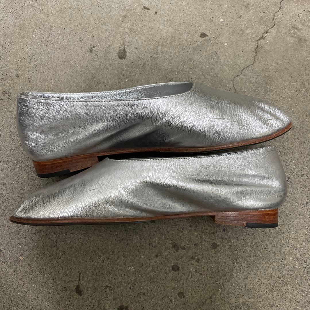 マルティニアーノ　シルバー レザー フラットシューズ