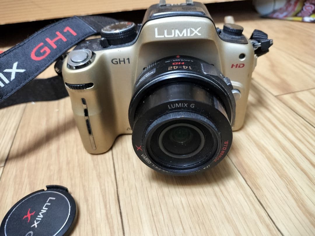 Panasonic ミラーレス一眼DMC-GH1 標準レンズ付属