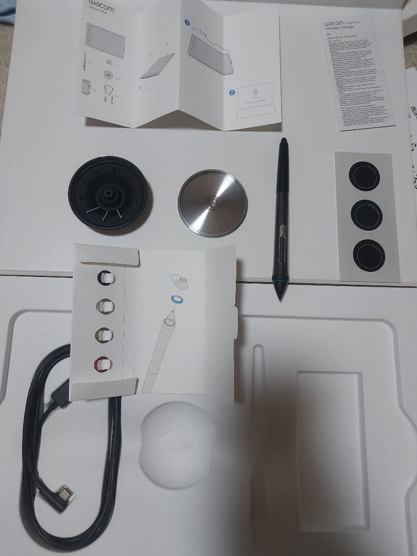 Wacom Intuos Pro ペンタブレット 本体 PTH-660/K0