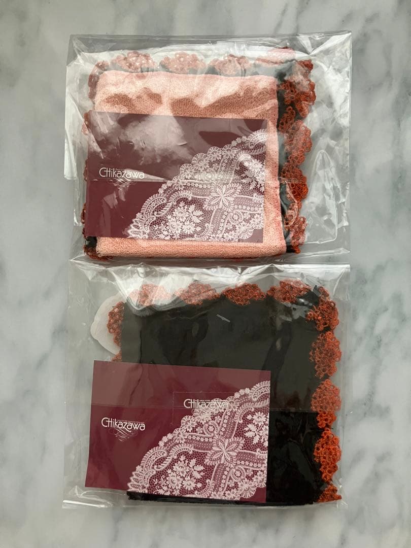 近沢レース　ハンカチ　いくら　2色　万有引力　メリーゴーランド　5枚