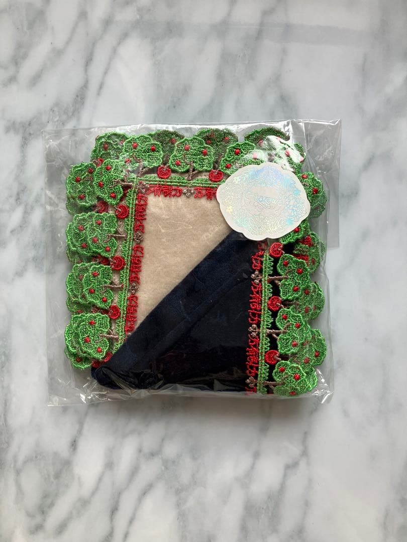 近沢レース　ハンカチ　いくら　2色　万有引力　メリーゴーランド　5枚