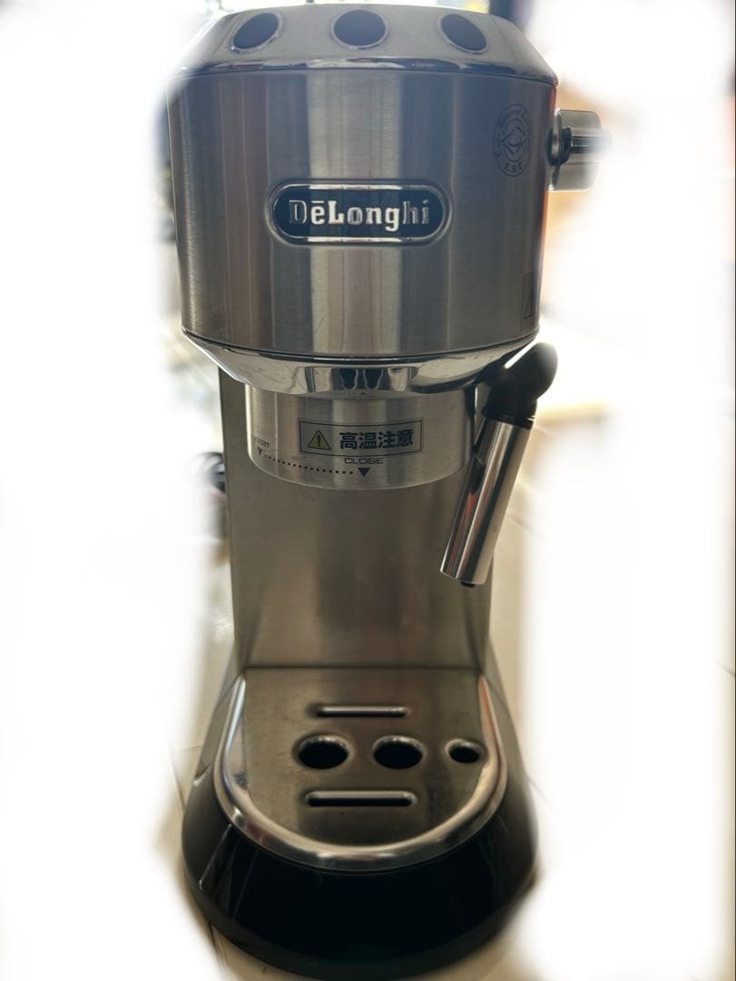 デロンギエスプレッソ・カプチーノメーカー　デディカ　メタルシルバー　EC680M