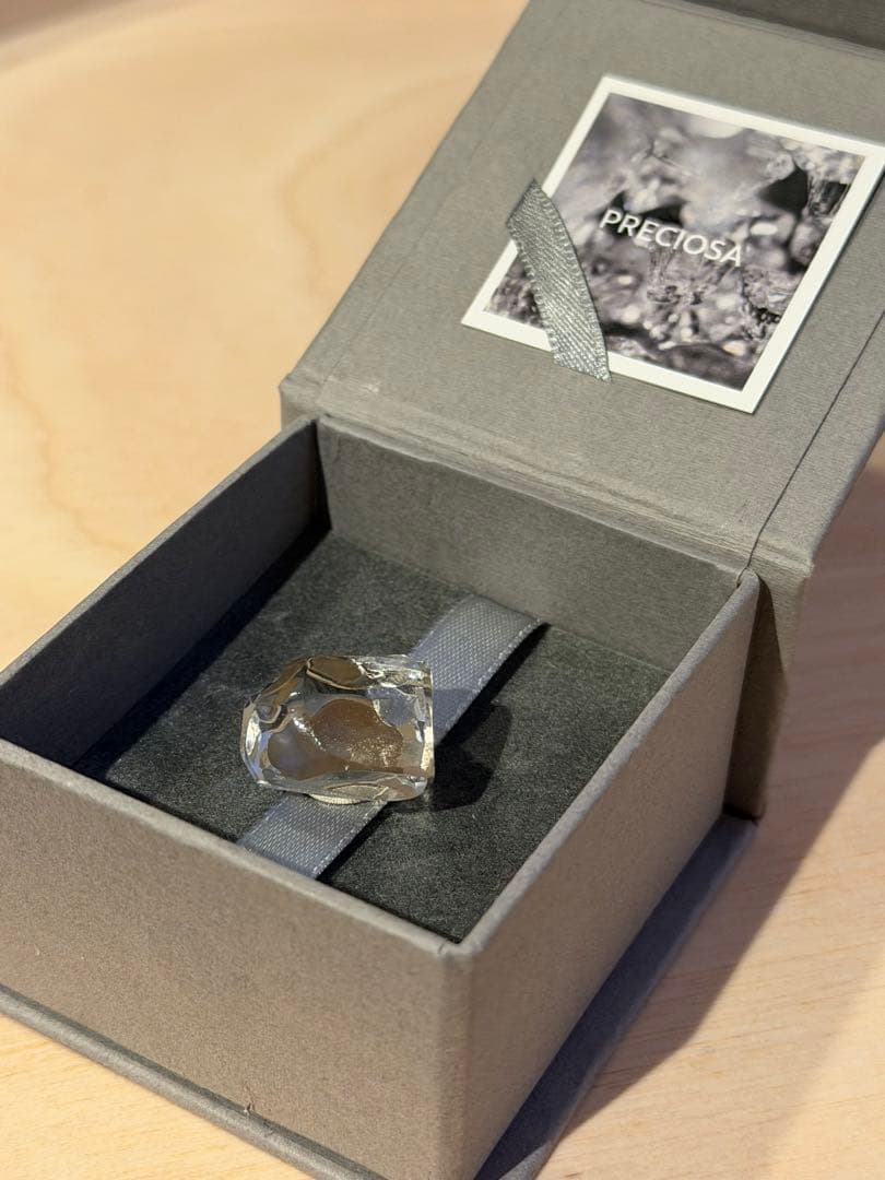 「非商品」チェコ館　ボヘミアンガラスピンバッジ　万博 ギフトボックス付き