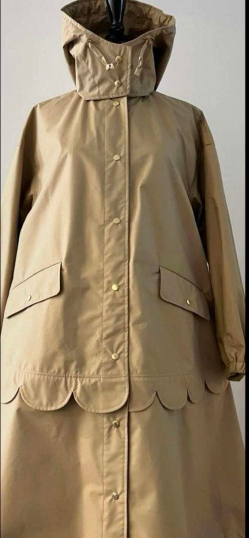 ロージーモンスター　フード付きスカラップレインコート