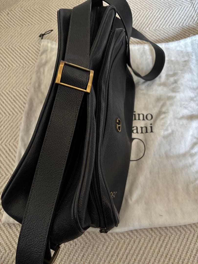 valentino garavani 黒 レザー ショルダーバッグ