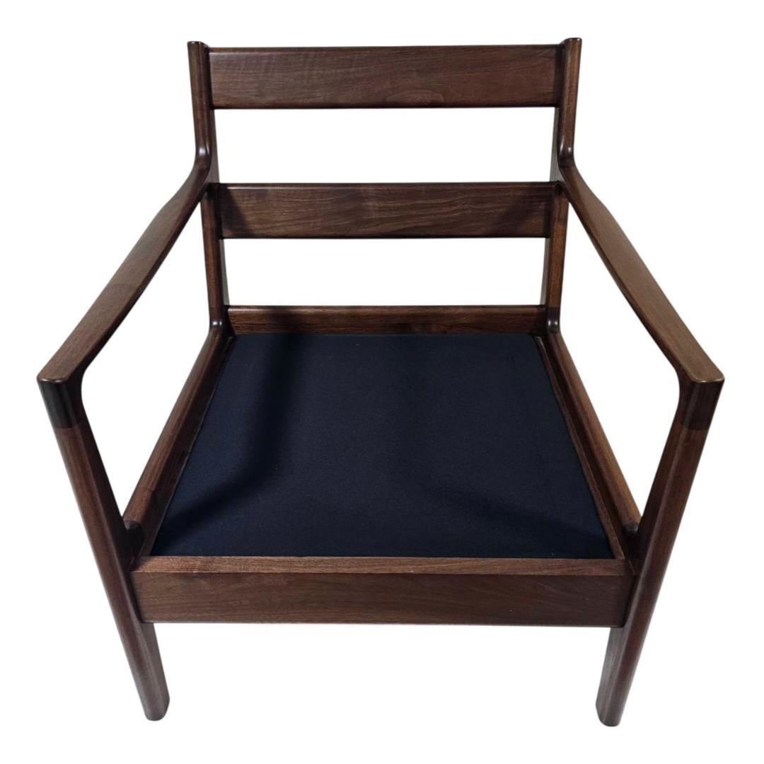 【美品】起立木工 ノルディ アームチェア② 黒 ウォールナット 椅子 レザー調