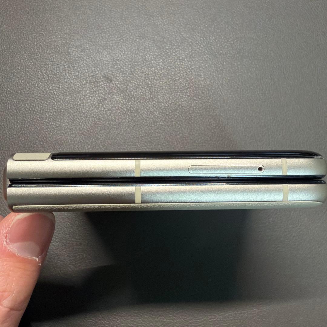 Motorola razr50 Android スマートフォン本体 ベージュ