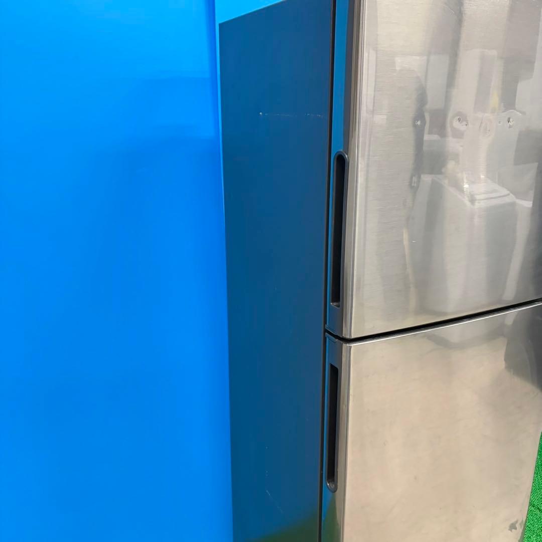 683 SHARP中型　冷蔵庫　小型　200L強　小型　一人暮らし　右開き2ドア