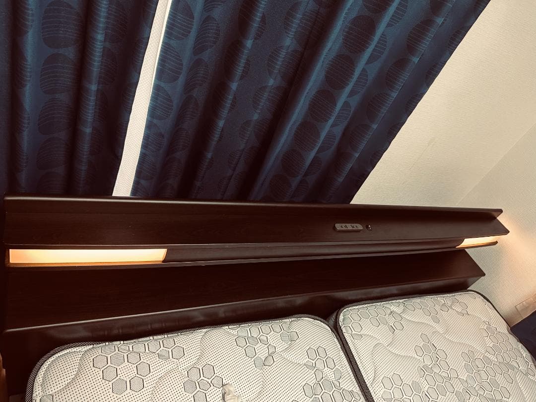 跳ね上げ式ベッド＋高級マットレス クイーンサイズ