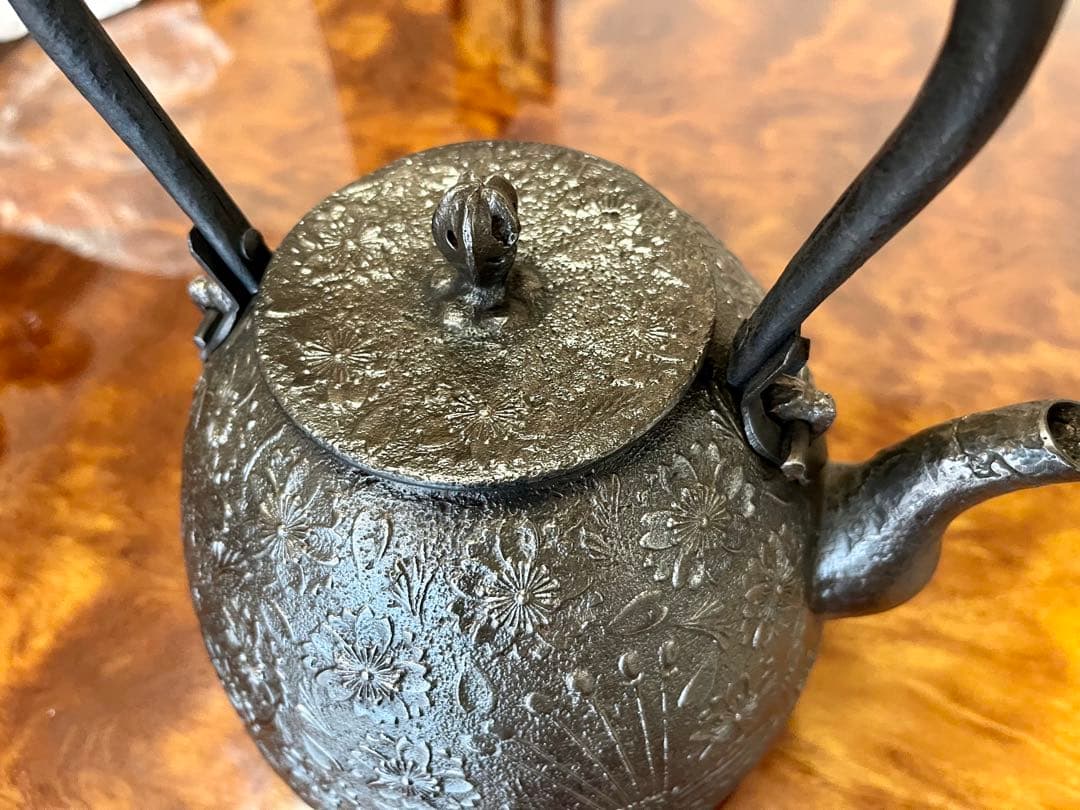 虎山工房　南部鉄器　鉄瓶　砂鉄　箱付き　取扱説明書付き　南部形　桜